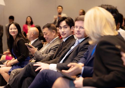风靡全球的澳洲黑科技变色围巾,朱一龙张钧甯都被圈粉!